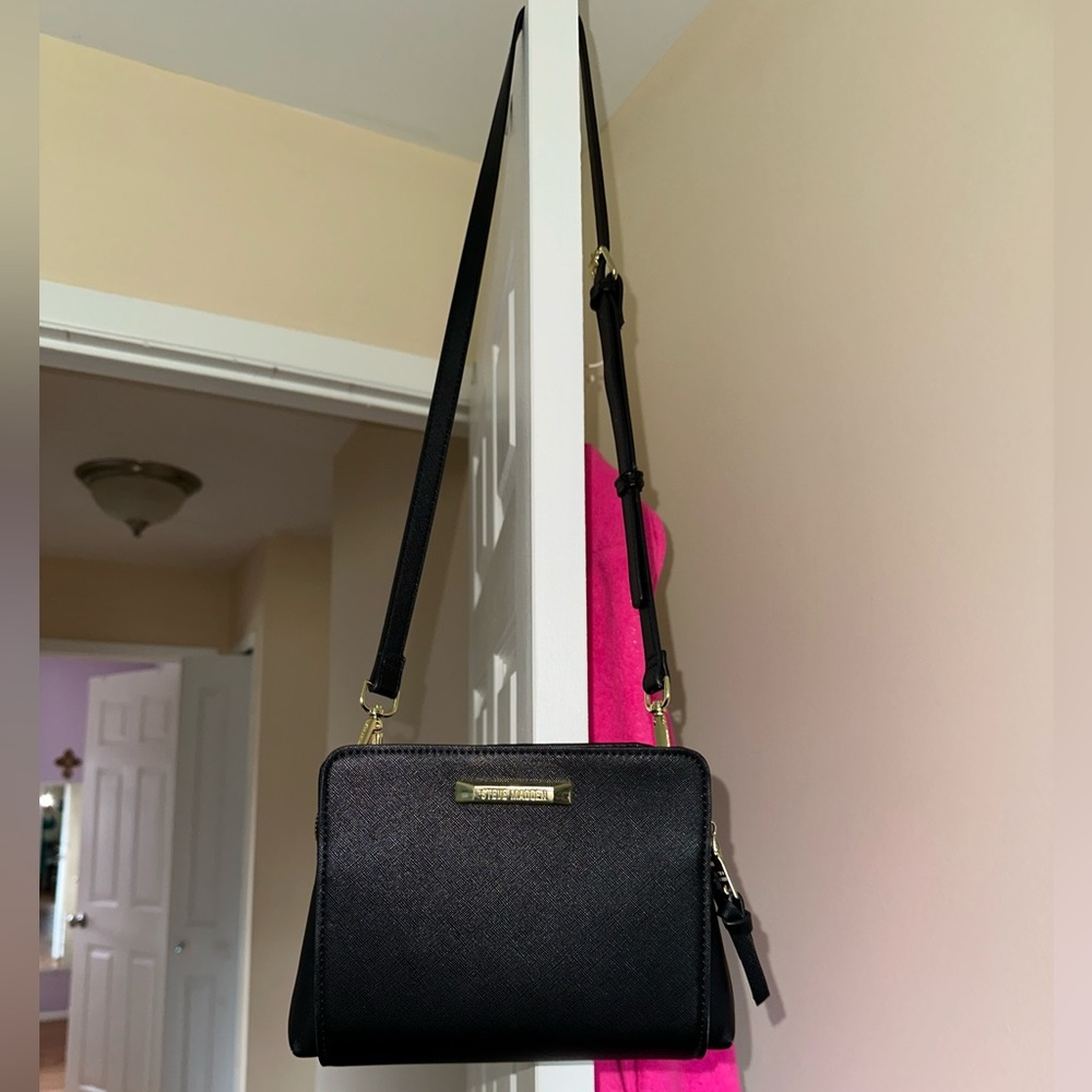 Steve Madden Black Crossbody bag